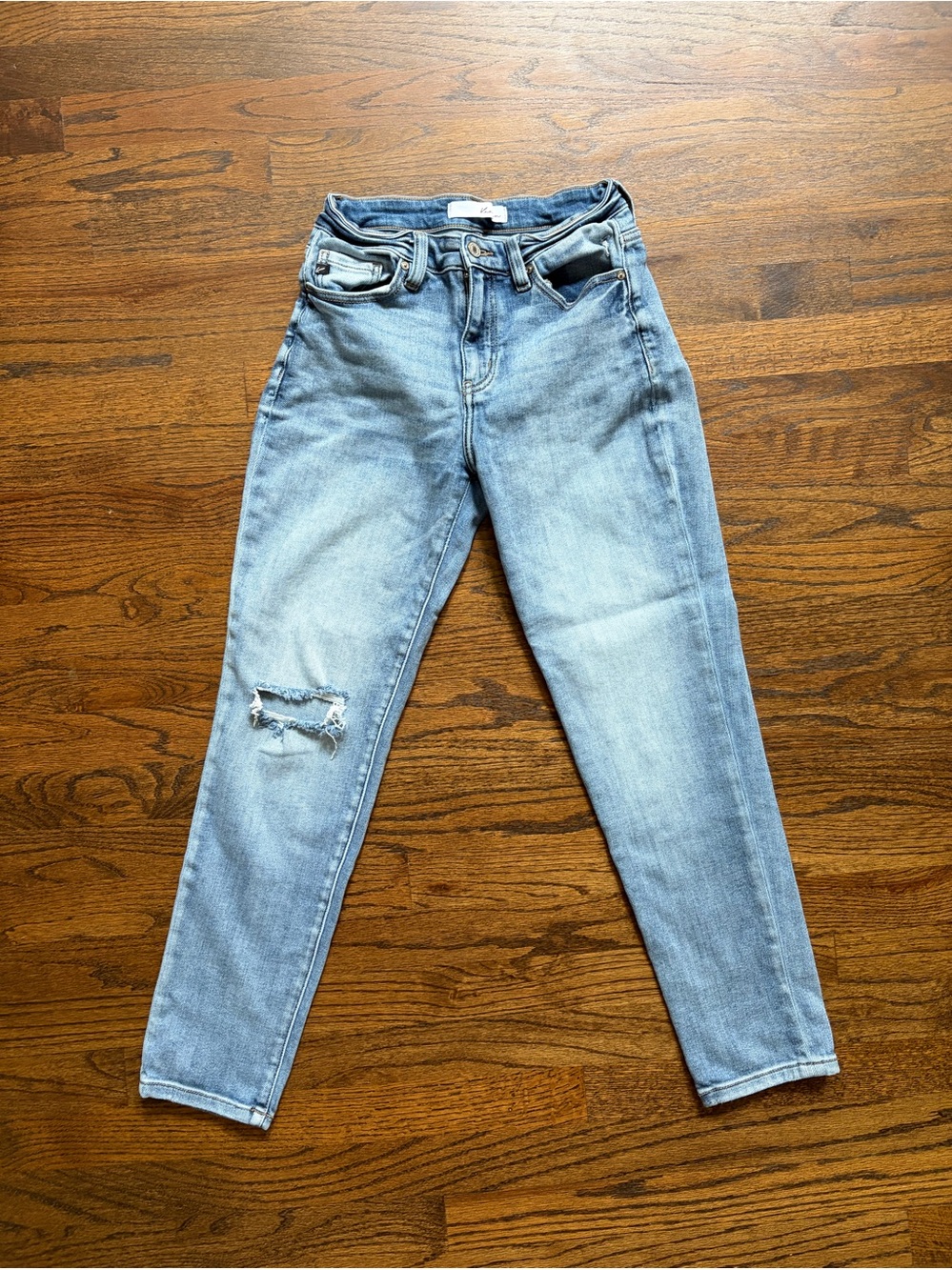 Kancan Clanton High-Rise Distressed Jean 
Size 3/25